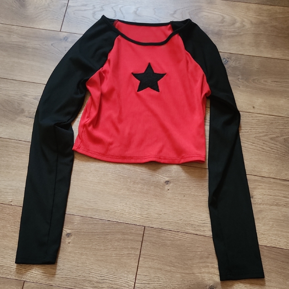 Red and Black Star Crop Long Sleeve Top